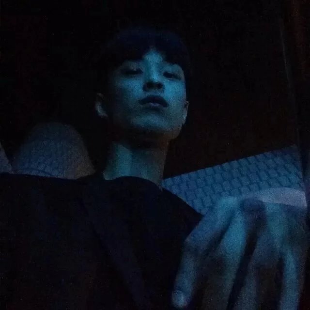 莫先元烁