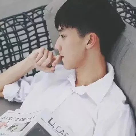 凌宏艺薇
